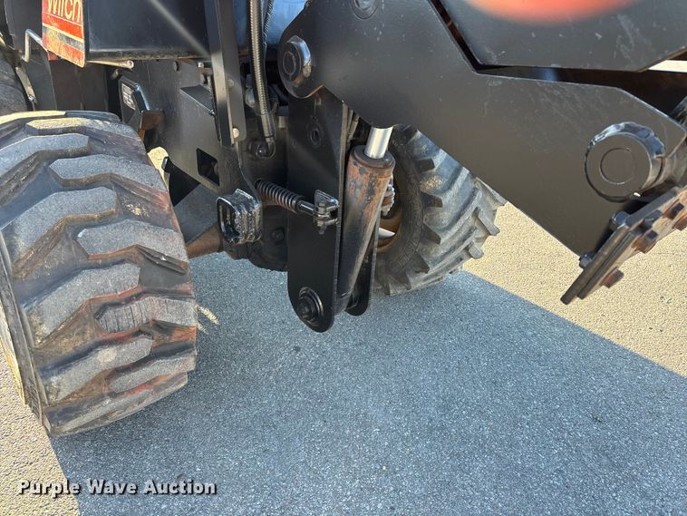 image for item DK0100 2000 Ditch Witch 410 SXD trencher