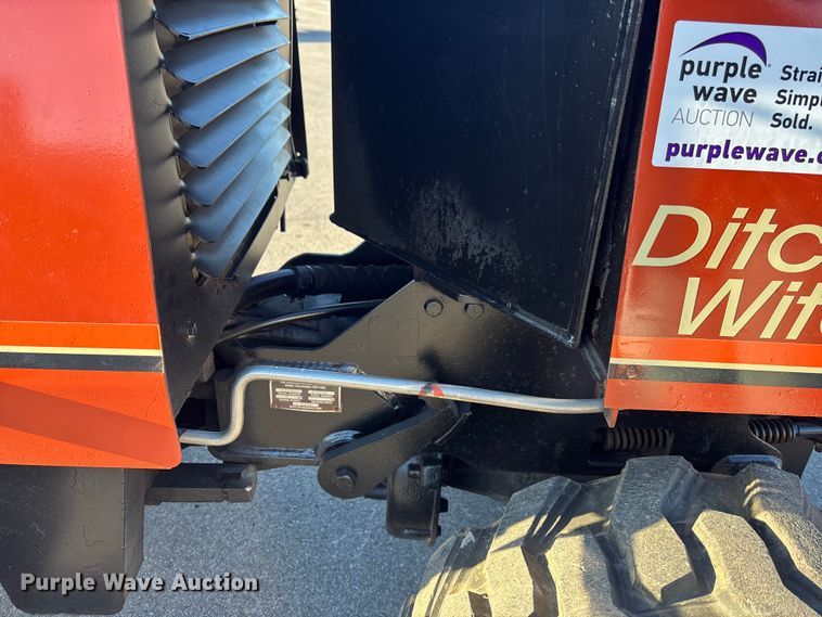 image for item DK0100 2000 Ditch Witch 410 SXD trencher