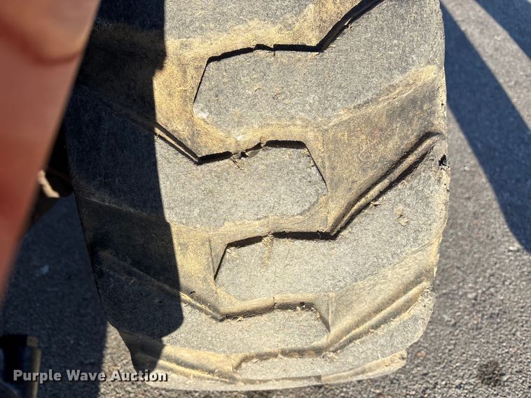 image for item DK0100 2000 Ditch Witch 410 SXD trencher