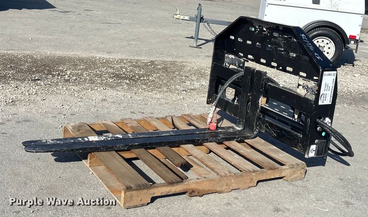 image for item DK0110 GIYI SF60 skid steer forks