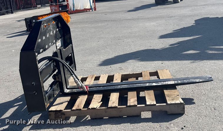 image for item DK0110 GIYI SF60 skid steer forks