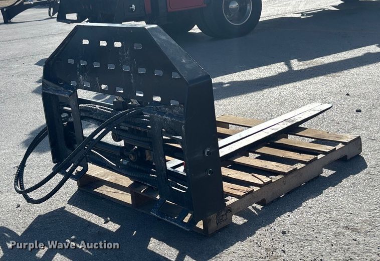 image for item DK0110 GIYI SF60 skid steer forks