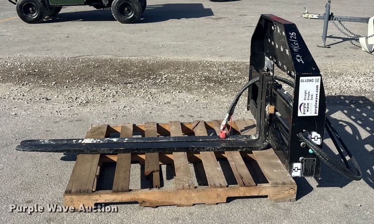 image for item DK0110 GIYI SF60 skid steer forks