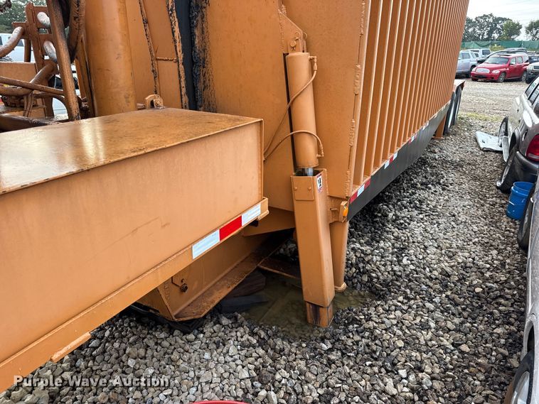 image for item DO2274 R.M. Johnson Model B E-Z Crusher car crusher trailer