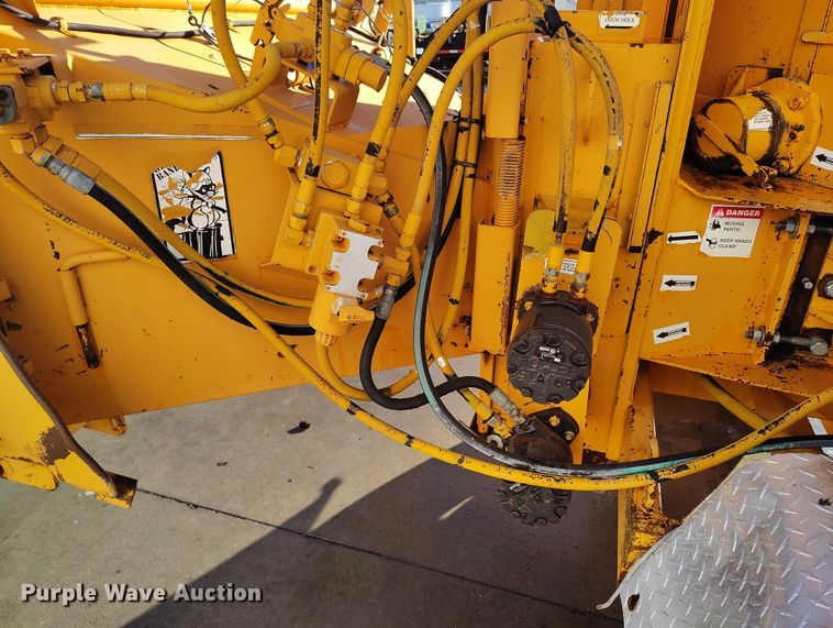 image for item DP5098 2002 Bandit 250 wood chipper