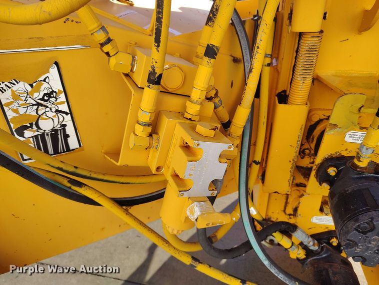 image for item DP5098 2002 Bandit 250 wood chipper