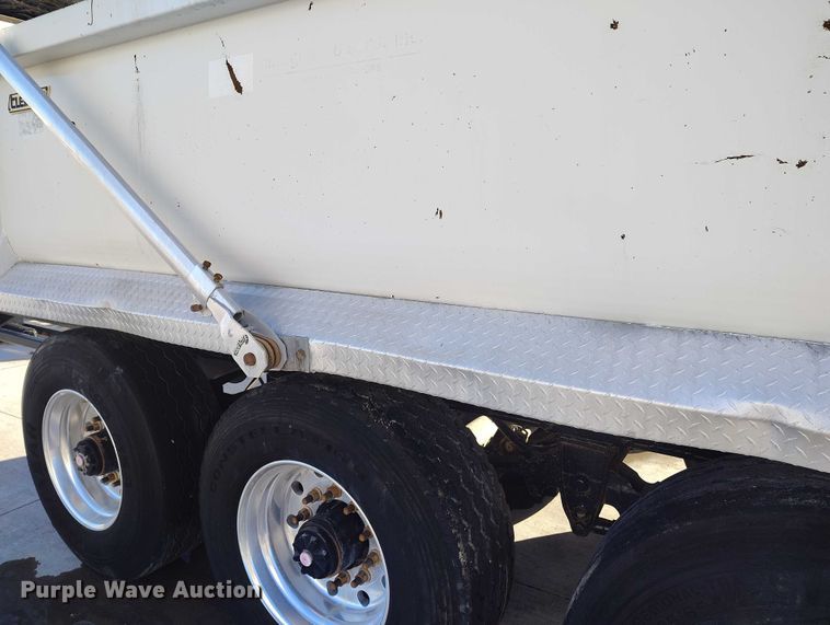 image for item DP5099 2006 Clement 3AT1511 end dump pup trailer