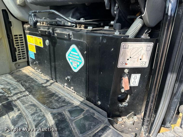 image for item DP8908 2011 Caterpillar 305D CR mini excavator