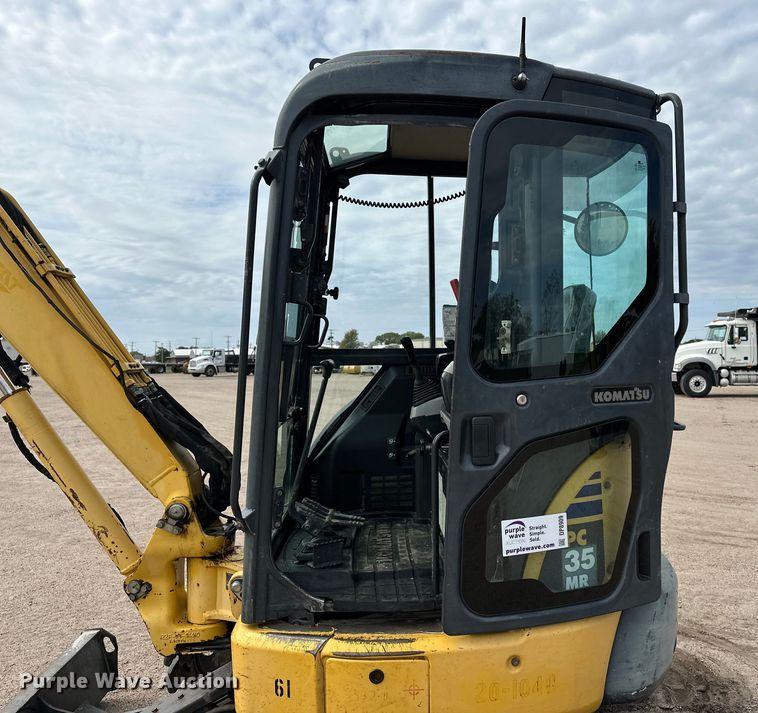 image for item DP8909 2008 Komatsu PC35MR-3 mini excavator