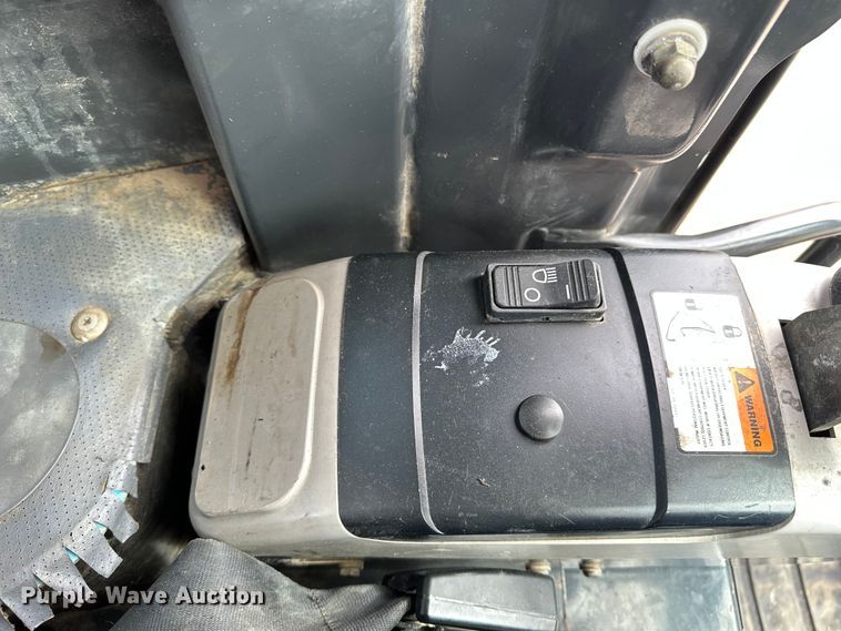 image for item DP8909 2008 Komatsu PC35MR-3 mini excavator