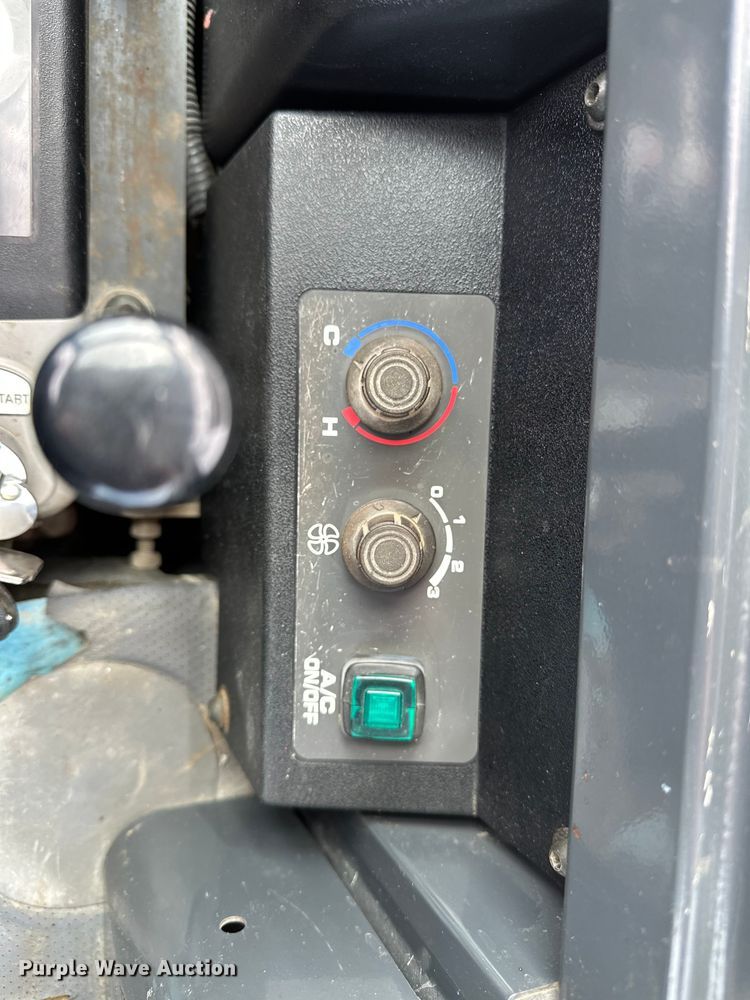 image for item DP8909 2008 Komatsu PC35MR-3 mini excavator