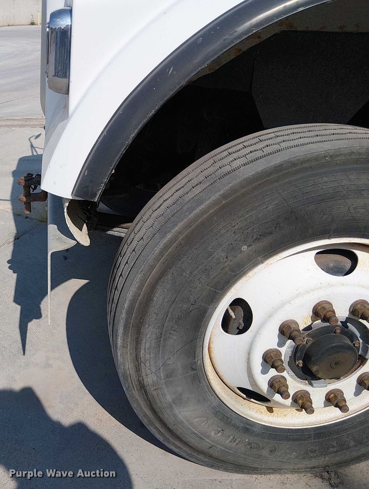 image for item DT6276 2000 Kenworth W900B truck cab and chassis