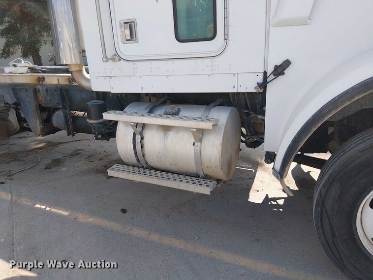 image for item DT6276 2000 Kenworth W900B truck cab and chassis