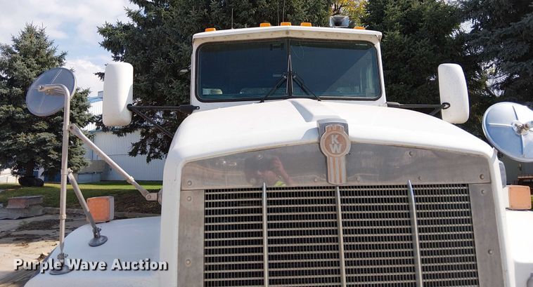 image for item DT6276 2000 Kenworth W900B truck cab and chassis