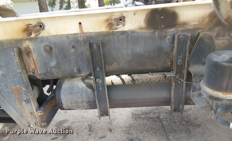 image for item DT6276 2000 Kenworth W900B truck cab and chassis