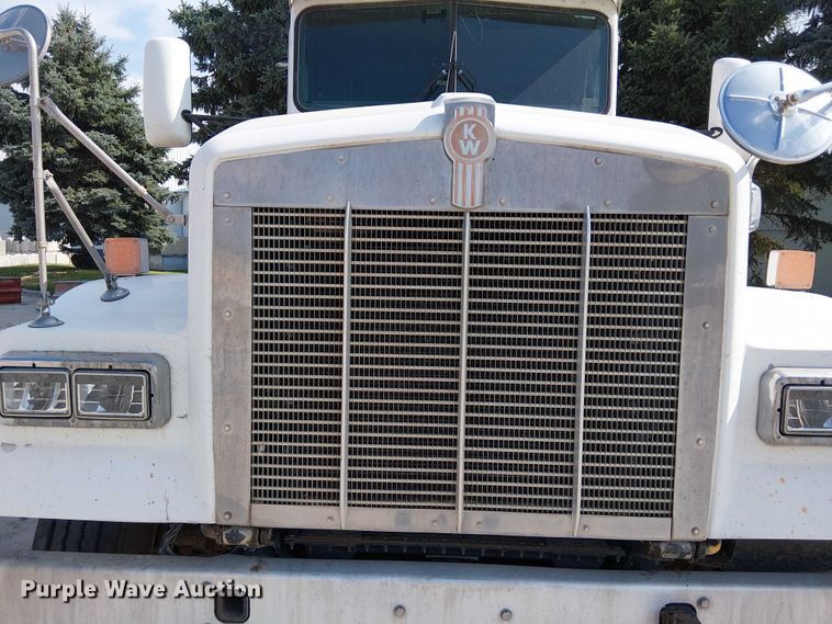 image for item DT6276 2000 Kenworth W900B truck cab and chassis