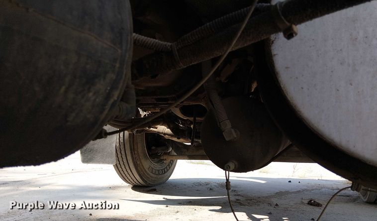 image for item DT6276 2000 Kenworth W900B truck cab and chassis