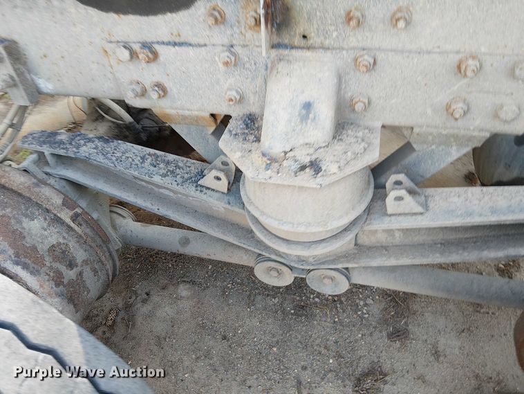 image for item DT6276 2000 Kenworth W900B truck cab and chassis