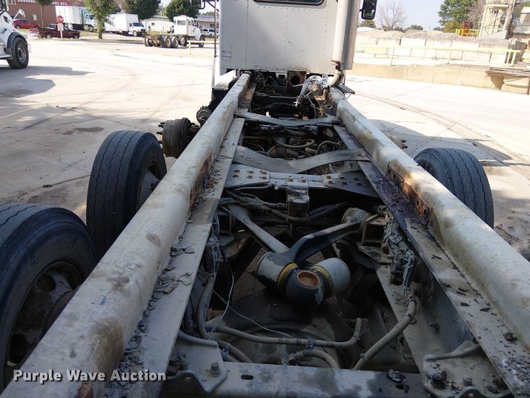 image for item DT6276 2000 Kenworth W900B truck cab and chassis