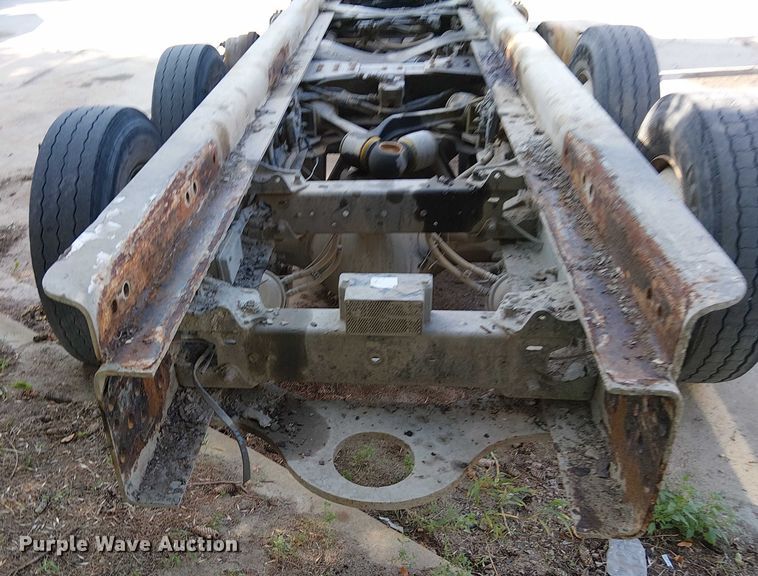 image for item DT6276 2000 Kenworth W900B truck cab and chassis