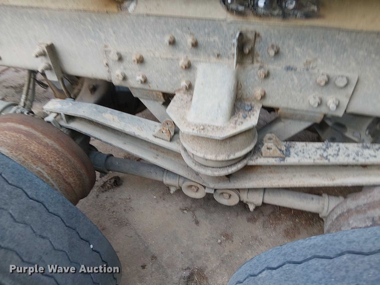 image for item DT6276 2000 Kenworth W900B truck cab and chassis