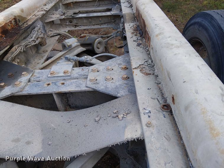 image for item DT6276 2000 Kenworth W900B truck cab and chassis