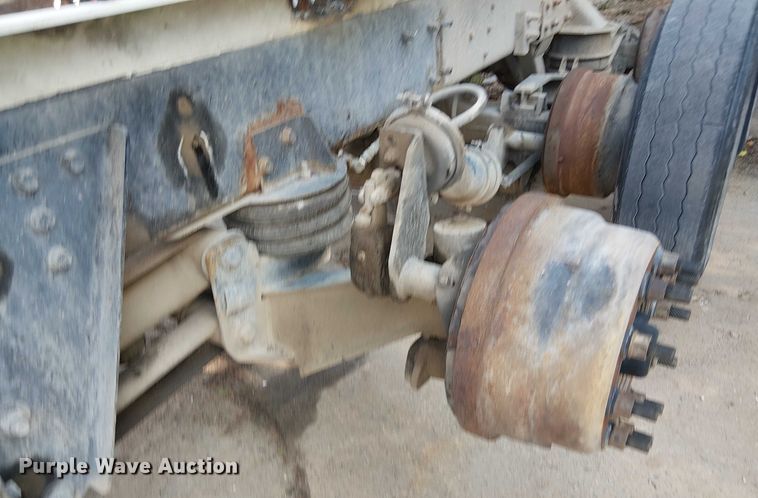 image for item DT6276 2000 Kenworth W900B truck cab and chassis