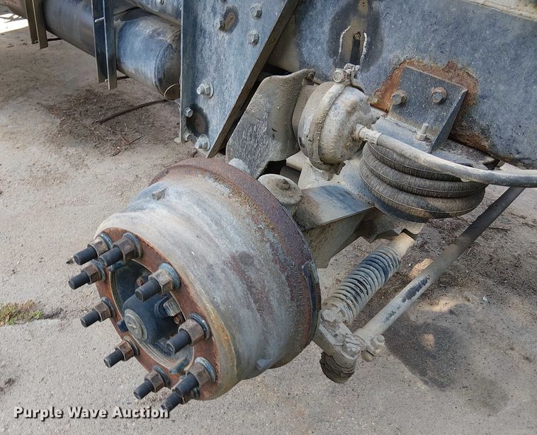 image for item DT6276 2000 Kenworth W900B truck cab and chassis