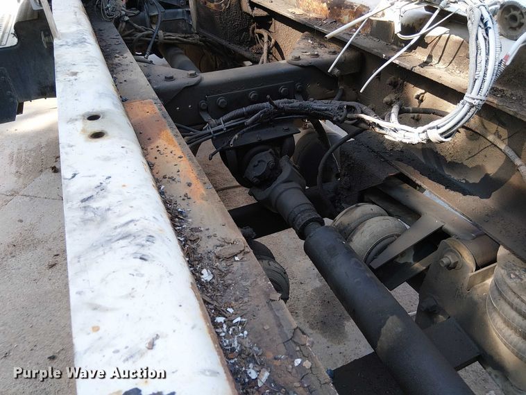 image for item DT6276 2000 Kenworth W900B truck cab and chassis