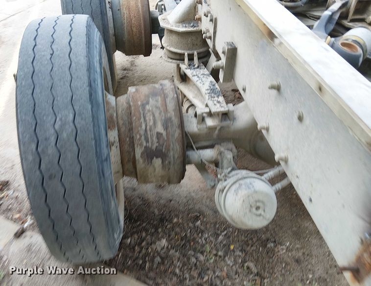 image for item DT6276 2000 Kenworth W900B truck cab and chassis