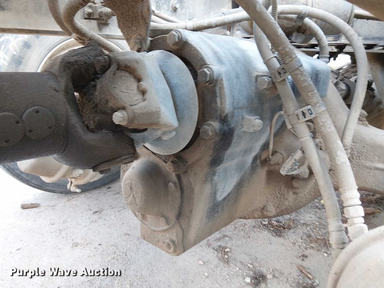 image for item DT6276 2000 Kenworth W900B truck cab and chassis