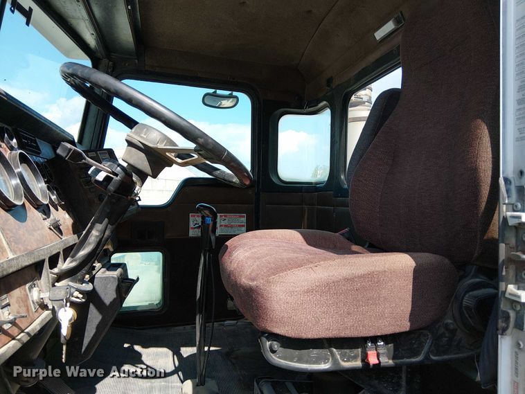 image for item DT6276 2000 Kenworth W900B truck cab and chassis