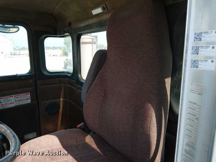 image for item DT6276 2000 Kenworth W900B truck cab and chassis