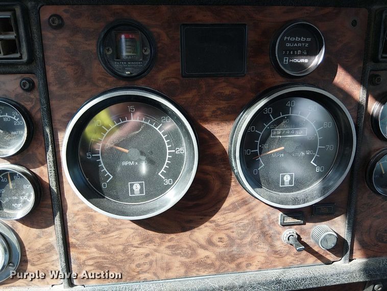 image for item DT6276 2000 Kenworth W900B truck cab and chassis