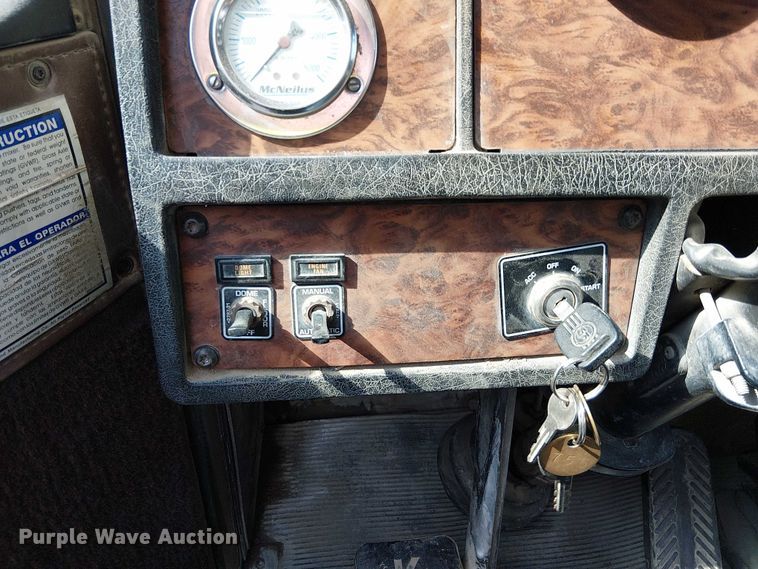 image for item DT6276 2000 Kenworth W900B truck cab and chassis