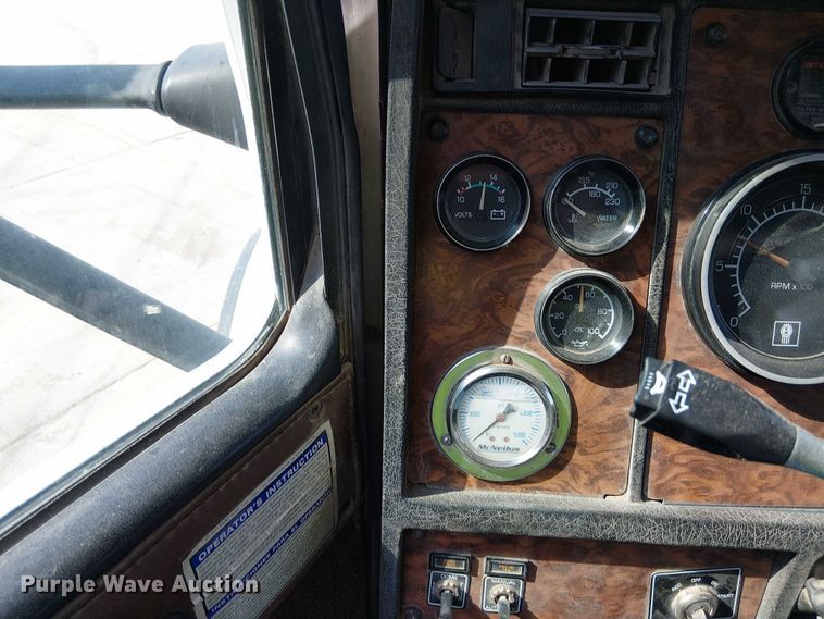 image for item DT6276 2000 Kenworth W900B truck cab and chassis