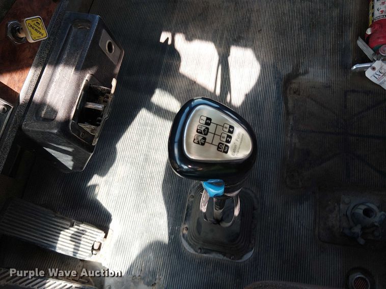 image for item DT6276 2000 Kenworth W900B truck cab and chassis