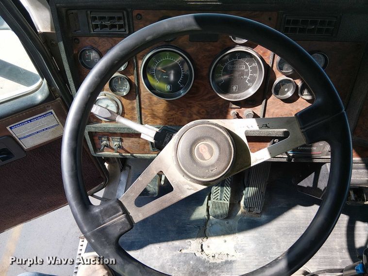 image for item DT6276 2000 Kenworth W900B truck cab and chassis