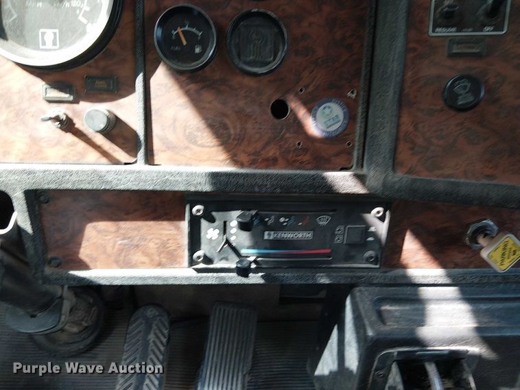 image for item DT6276 2000 Kenworth W900B truck cab and chassis