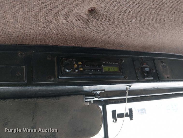 image for item DT6276 2000 Kenworth W900B truck cab and chassis