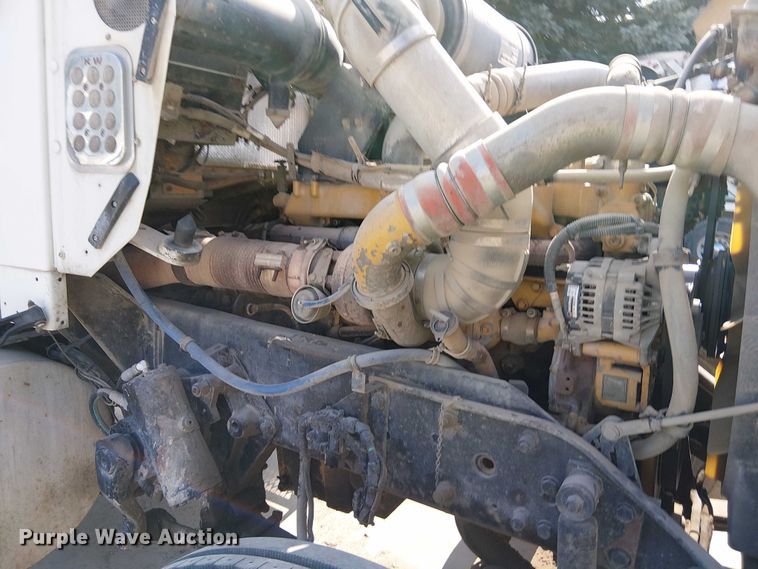 image for item DT6276 2000 Kenworth W900B truck cab and chassis