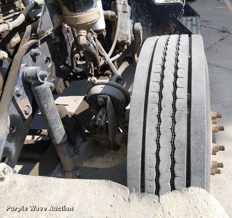 image for item DT6276 2000 Kenworth W900B truck cab and chassis