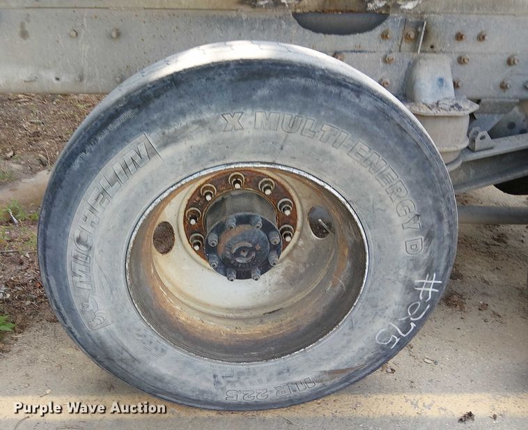 image for item DT6276 2000 Kenworth W900B truck cab and chassis