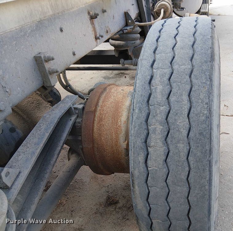 image for item DT6276 2000 Kenworth W900B truck cab and chassis