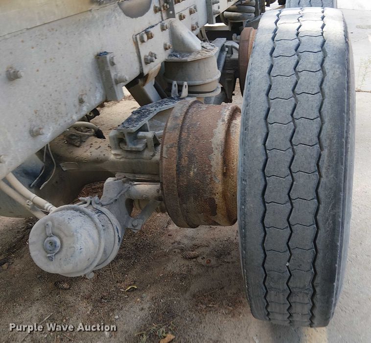 image for item DT6276 2000 Kenworth W900B truck cab and chassis