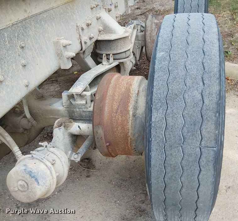 image for item DT6276 2000 Kenworth W900B truck cab and chassis