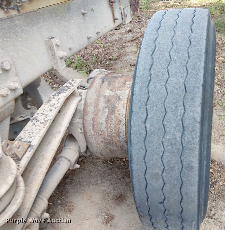 image for item DT6276 2000 Kenworth W900B truck cab and chassis