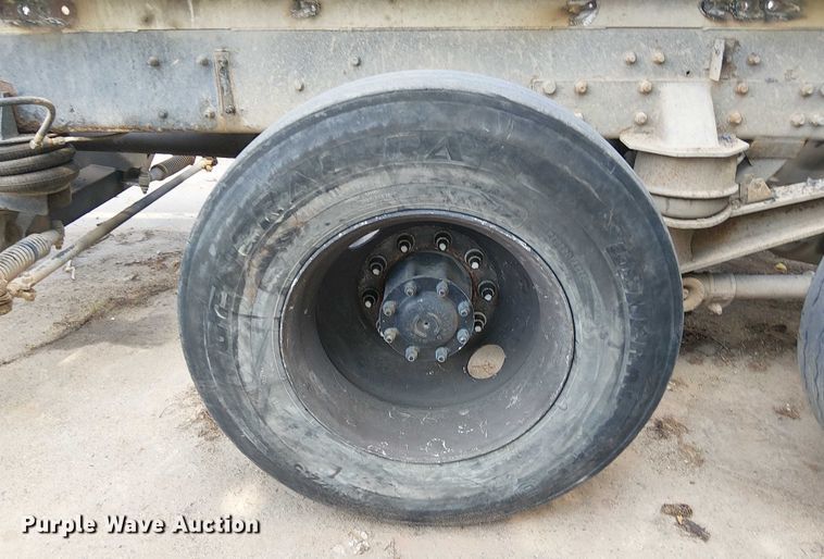 image for item DT6276 2000 Kenworth W900B truck cab and chassis