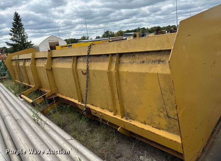 image for item DT6292 24' W wheel loader snow pusher