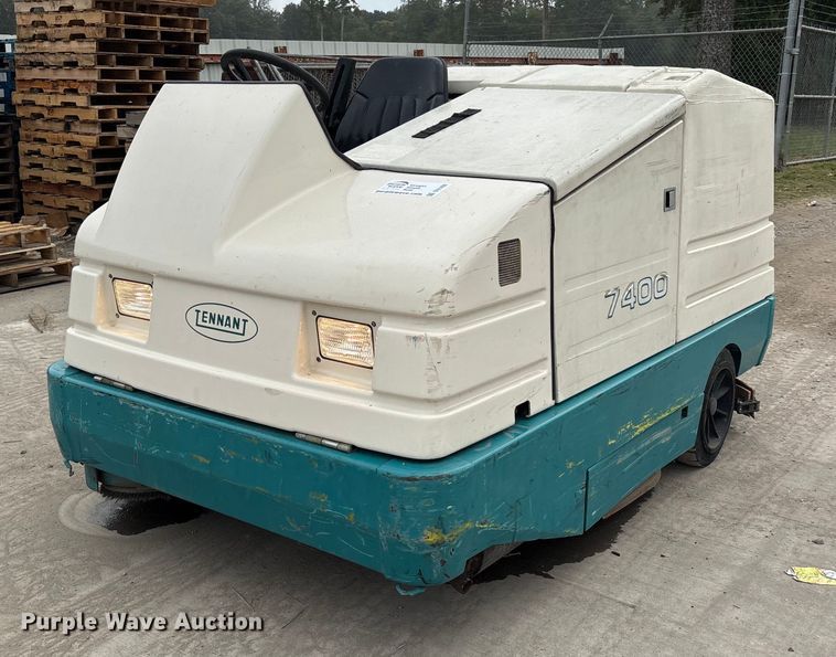 image for item DU1402 Tennant 7400 floor scrubber